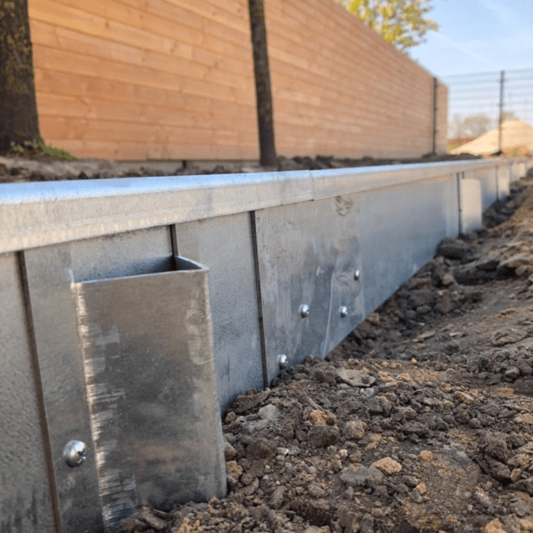 Cortenstaal kantopsluiting geplet 130mm complete set per 15 meter